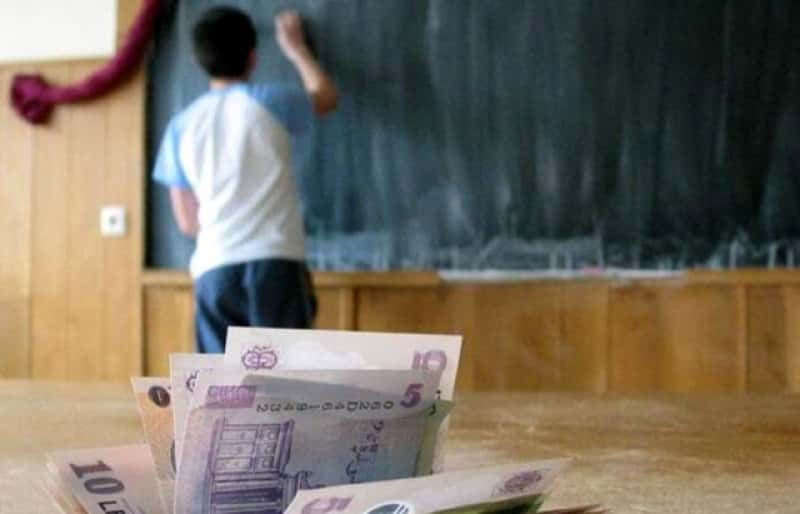 Elevii din familii defavorizate beneficiază de ajutor de la stat pentru rechizite