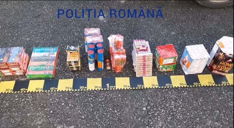 Peste 100 de kilograme de articole pirotehnice, ridicate de polițiști