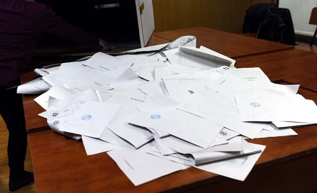 Rovinari: O femeie a primit 3 buletine de vot