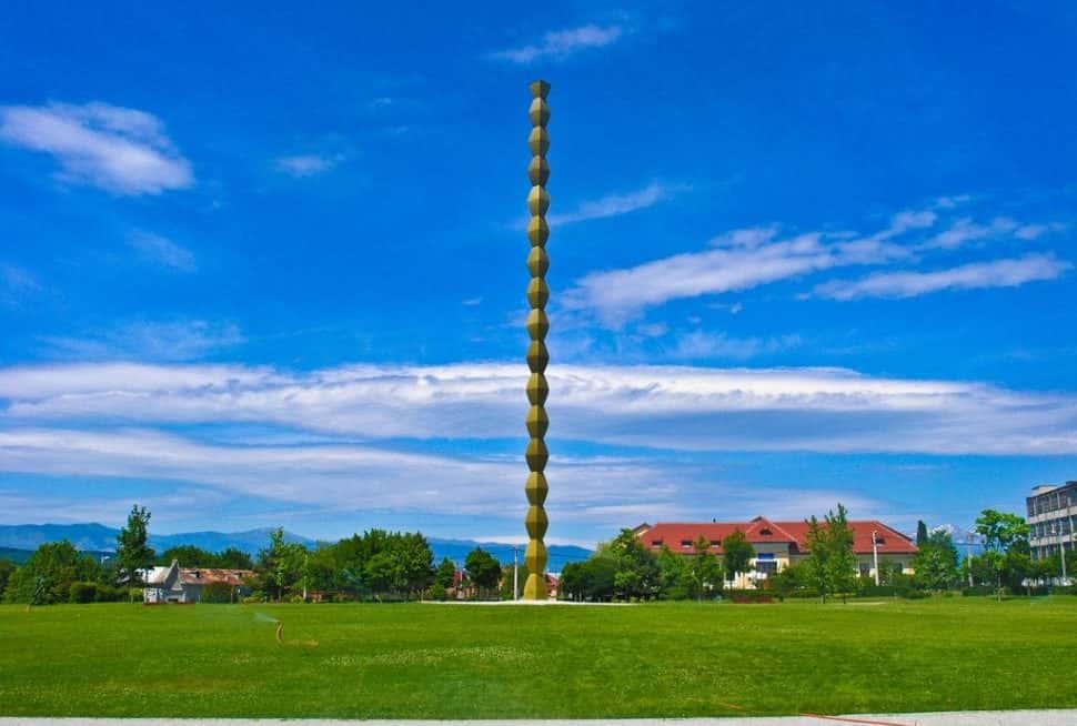 Iluminat modern la Coloana Fără Sfârșit