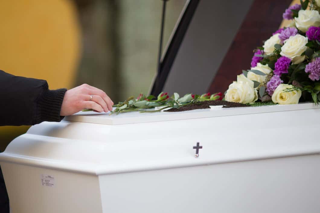 Românii decedați în străinătate, repatriați pe cheltuiala statului
