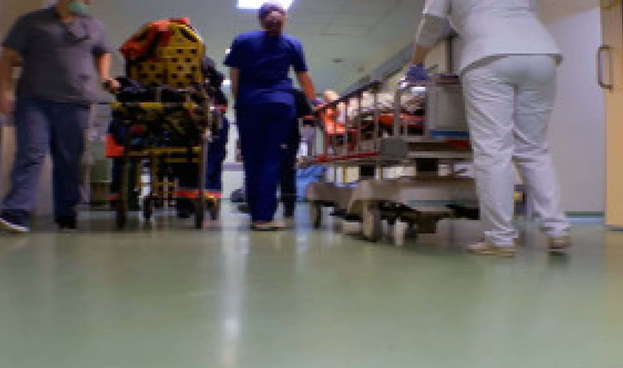 Doi tineri au ajuns la spital duminică în urma unui accident produs la Tismana