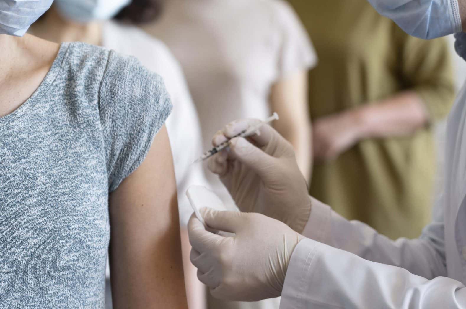 Mii de români s-au vaccinat antigripal în farmacii