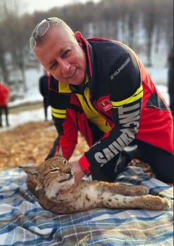 Misiune mai puțin obișnuită pentru salvamontiștii gorjeni: au salvat un râs dintr-o fântână