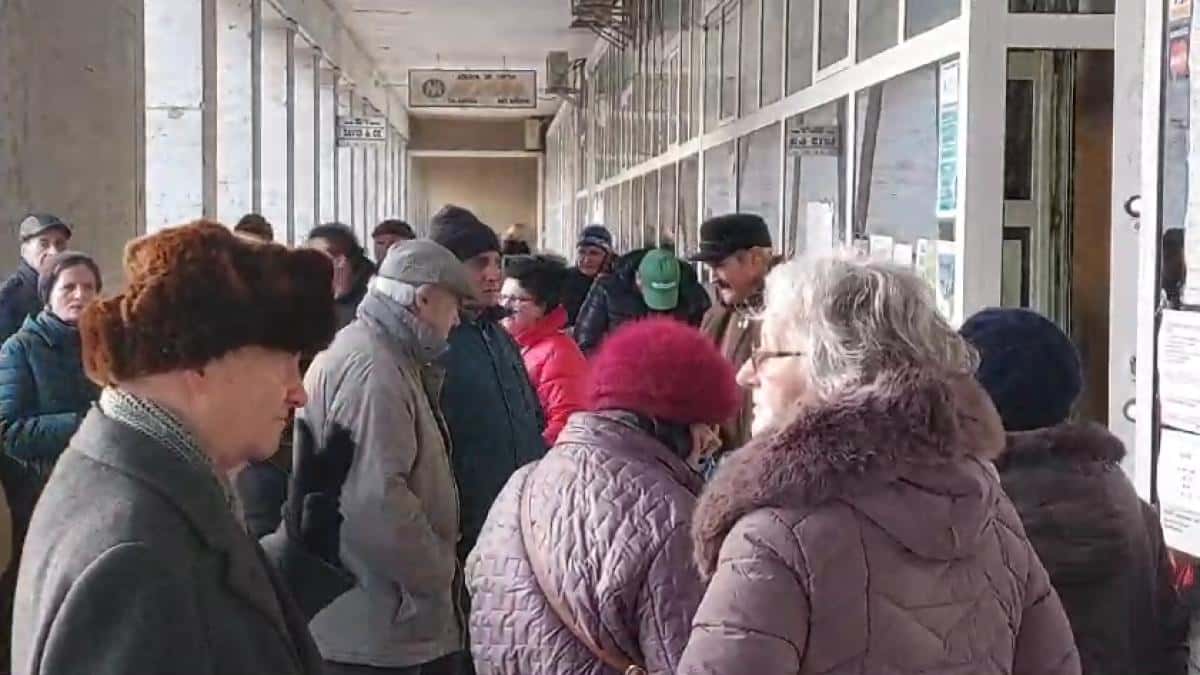 Cozi la plata impozitelor locale