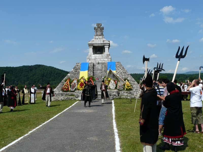 Eveniment solemn, joi, la Padeș, în Câmpia Soarelui