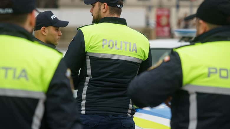 Guvernul a aprobat ordonanța prin care polițiștii vor fi din nou plătiți pentru munca prestată în weekend şi sărbători legale