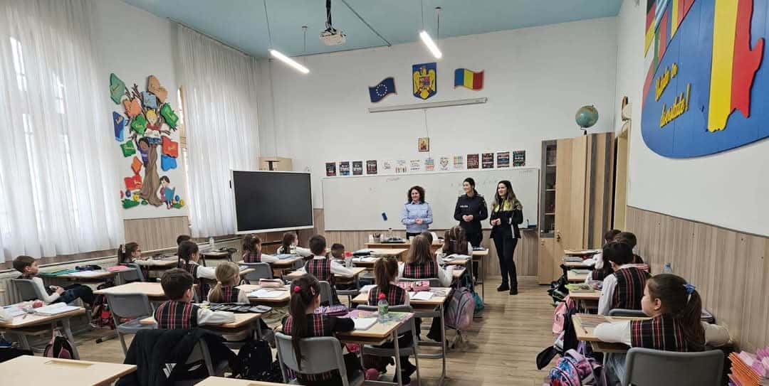 Ziua Internațională pentru Nonviolență în școli, marcată de jandarmii gorjeni