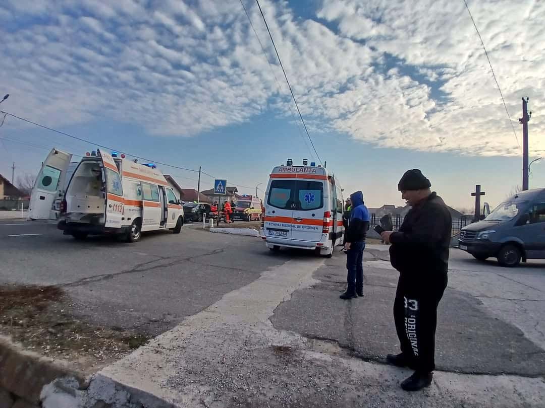 Accident în Bălești: Două persoane au ajuns la spital