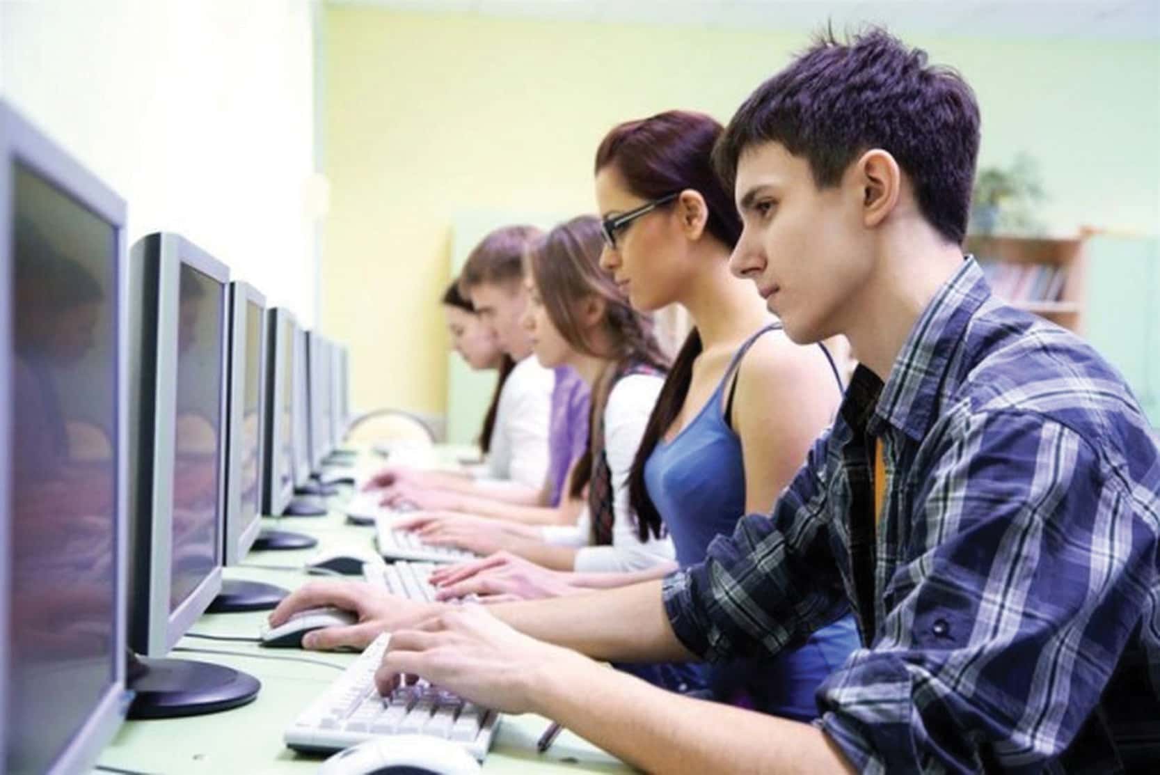 Elevii de clasa a XII-a vor susține astăzi ultima probă de competențe din cadrul examenului de bacalaureat
