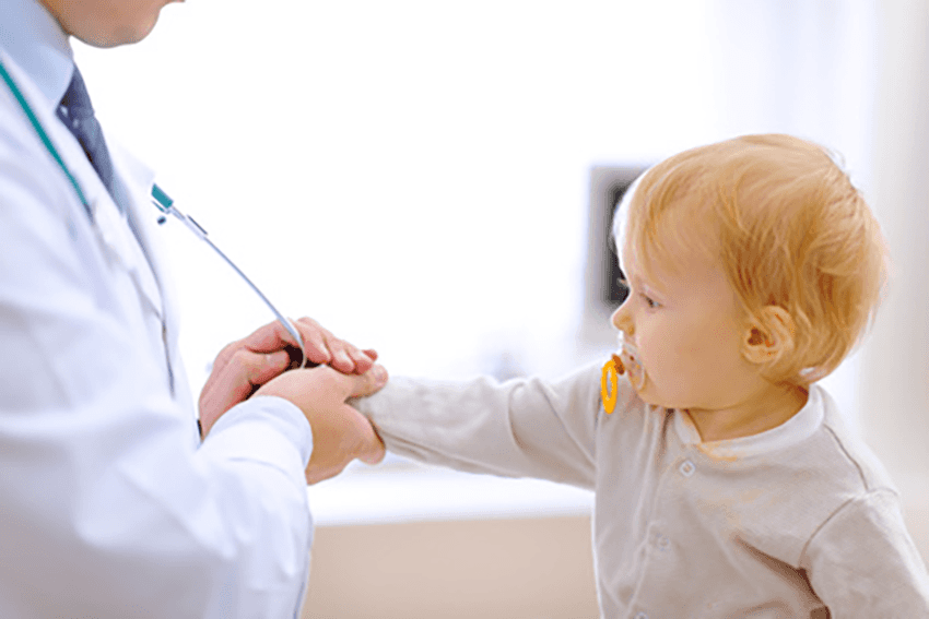 Copiii și tinerii pot fi tratați de alți medici specialiști atunci când pediatrul lipsește