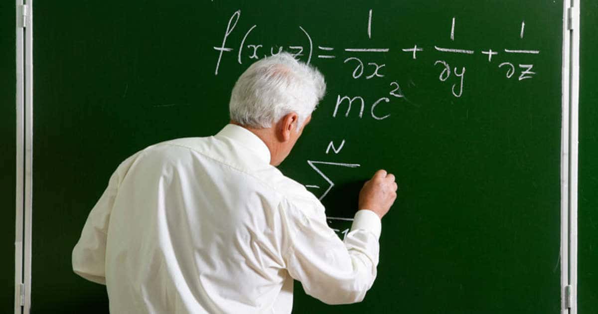 Profesorii pensionari nu mai pot lucra în școli, cu contract de muncă