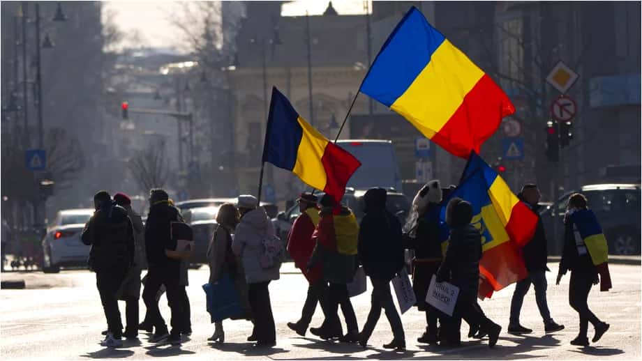 Protest pentru susținerea lui Călin Georgescu în Piața Victoriei: Un bărbat a fost găsit cu un cuțit asupra sa
