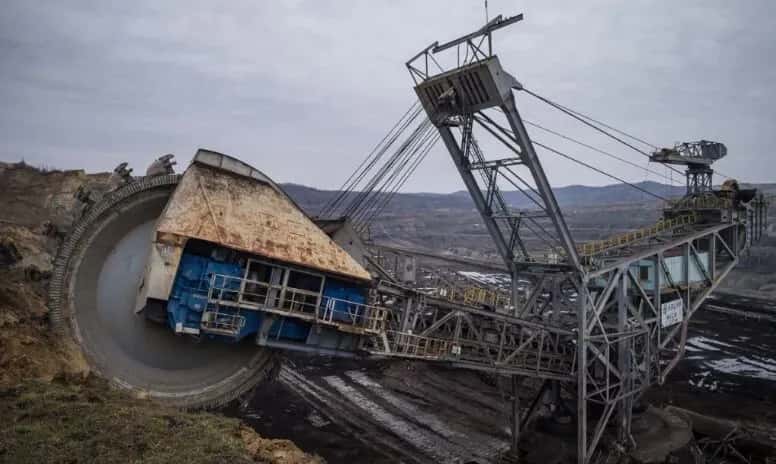 Doi bărbați, reținuți în cazul furtului de cablu din Cariera Roșiuța