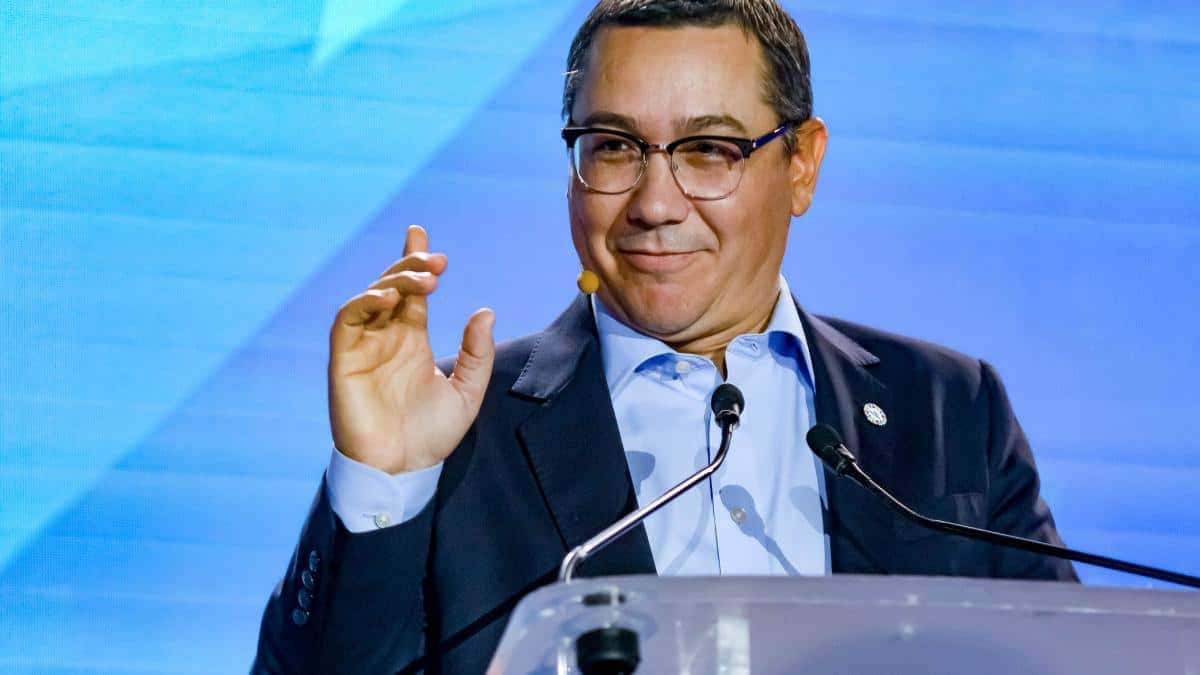Victor Ponta, eliberat din funcţia de consilier onorific al premierului Marcel Ciolacu