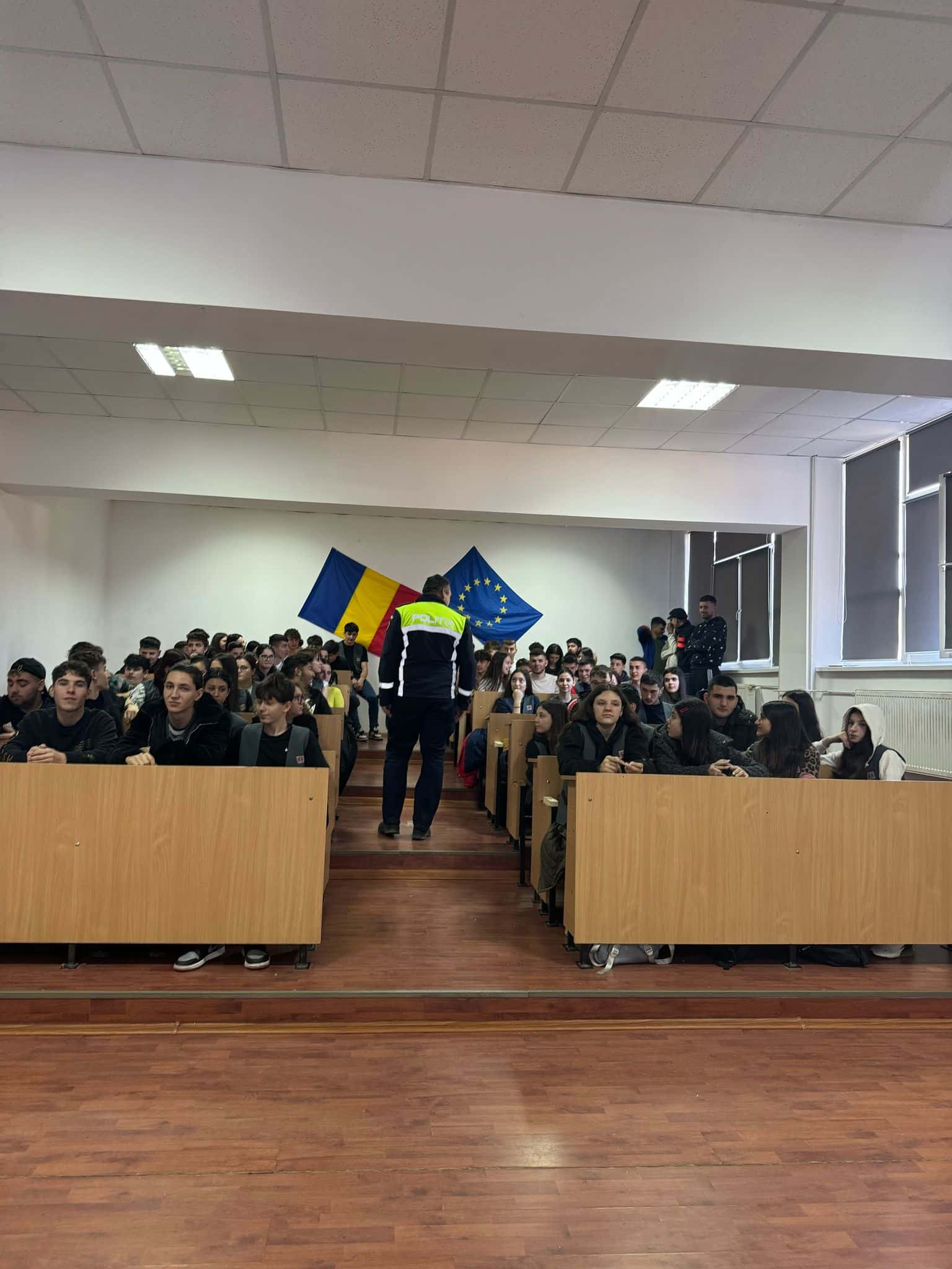 Siguranța digitală, promovată în rândul tinerilor din Târgu-Jiu și Novaci