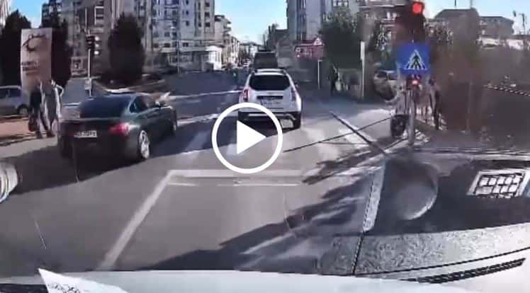 Polițiștii sunt în căutarea unui șofer care sfidează regulile de circulație