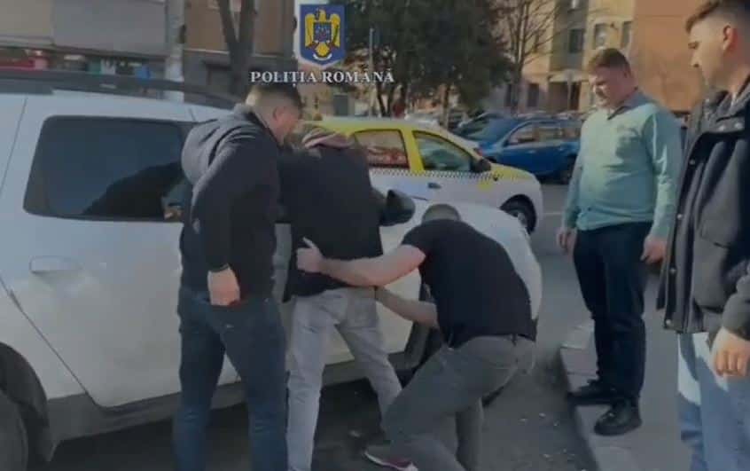 Trei tineri, încarcerați pentru trafic de droguri