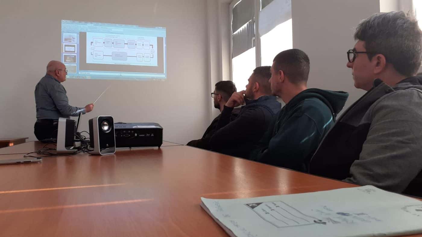 Burse contractuale pentru studenți ca urmare a unui parteneriat între Universitatea târgujiană de stat și operatorul regional de apă