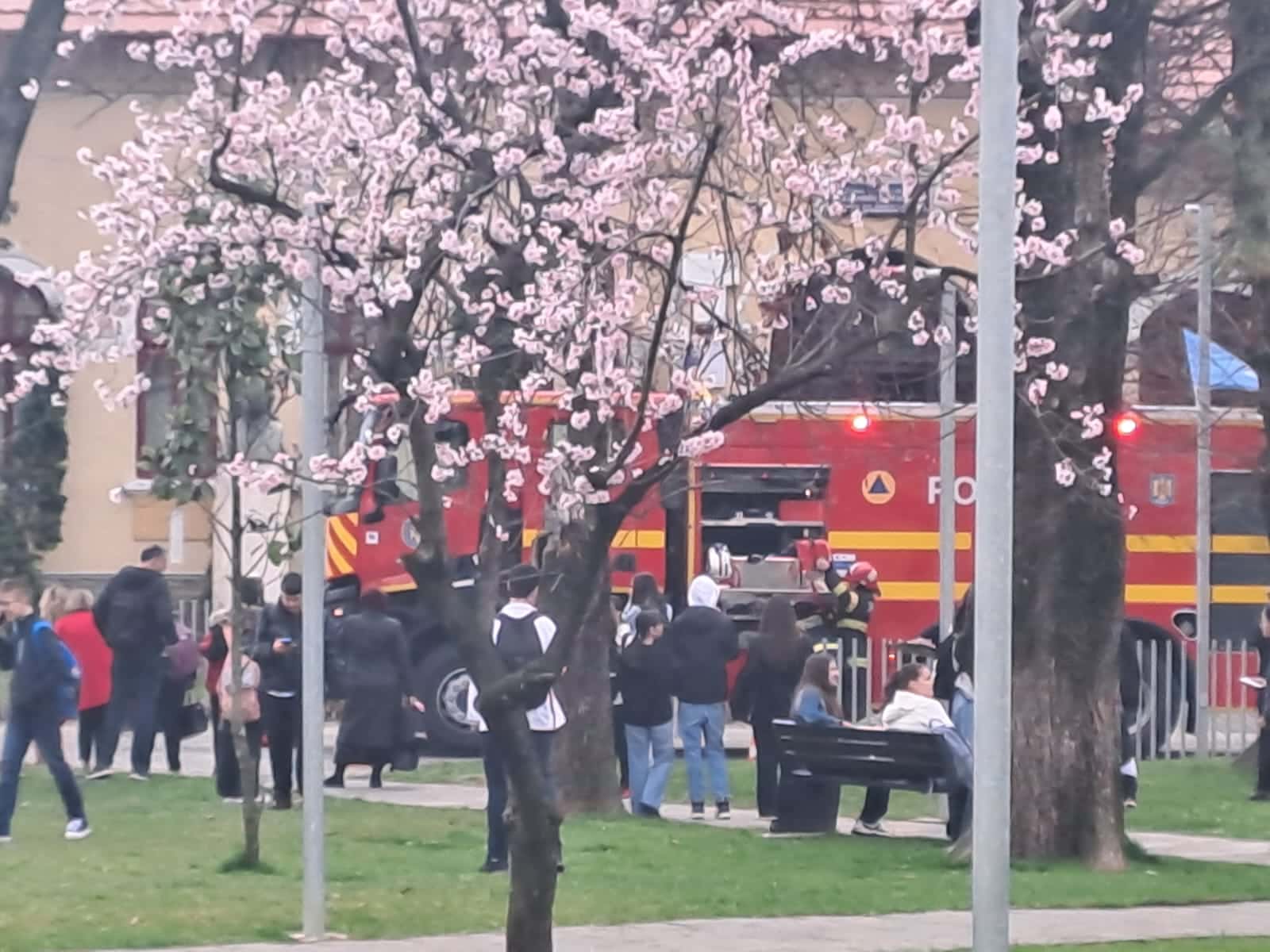 Alarmă falsă de incendiu la Școala Alexandru Ștefulescu din Târgu-Jiu
