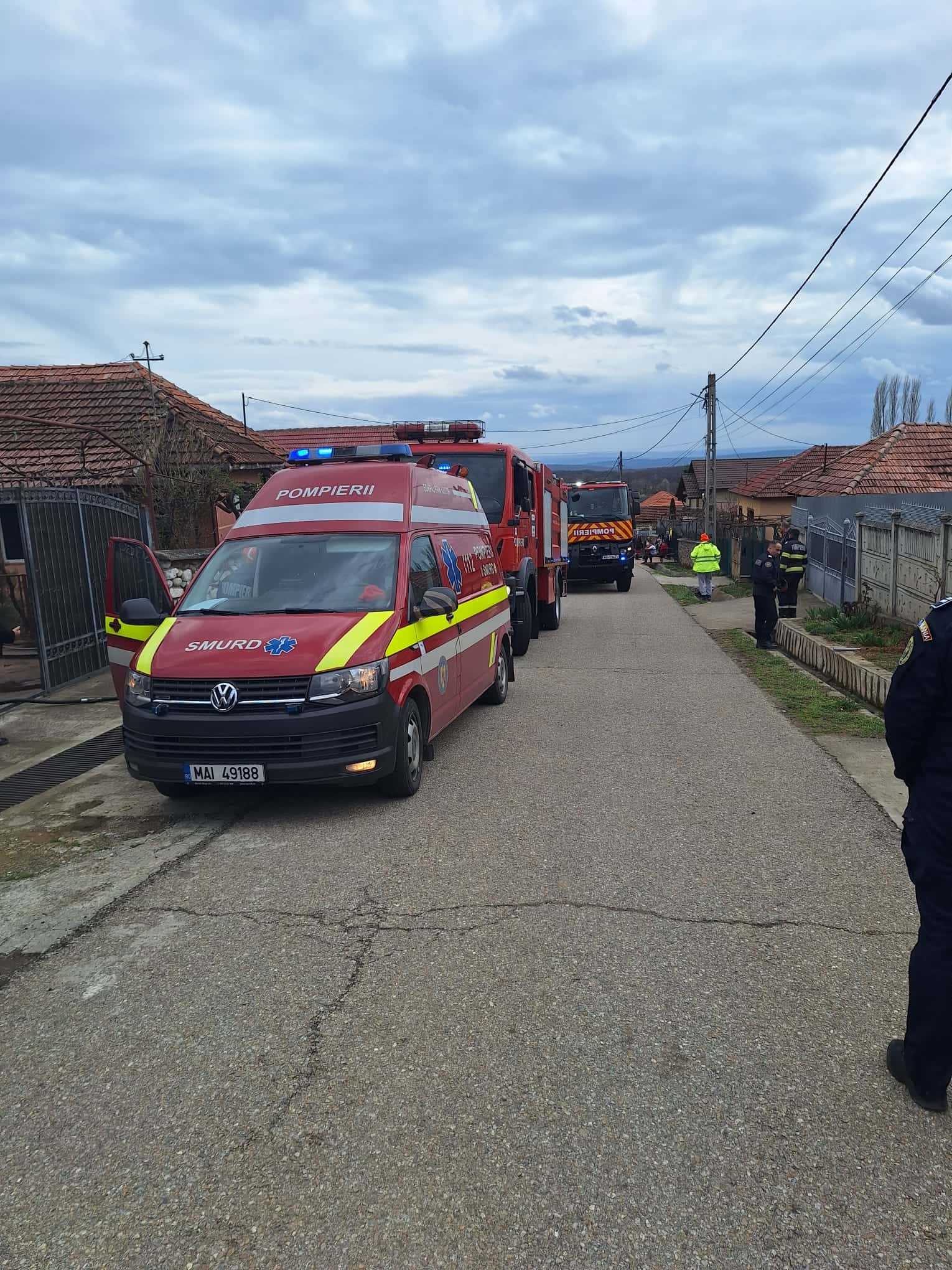 Incendiu în comuna Runcu: tânăr de 28 de ani rănit