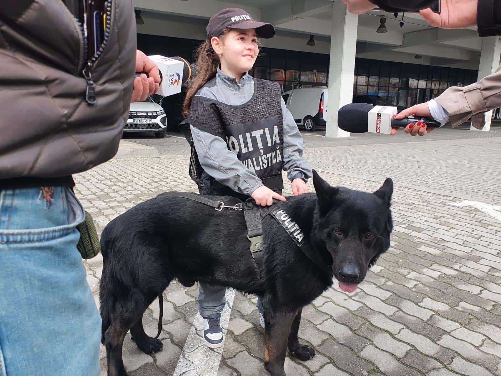 FOTO/ Ziua Poliției Române, marcată la Târgu-Jiu cu vedeta Max