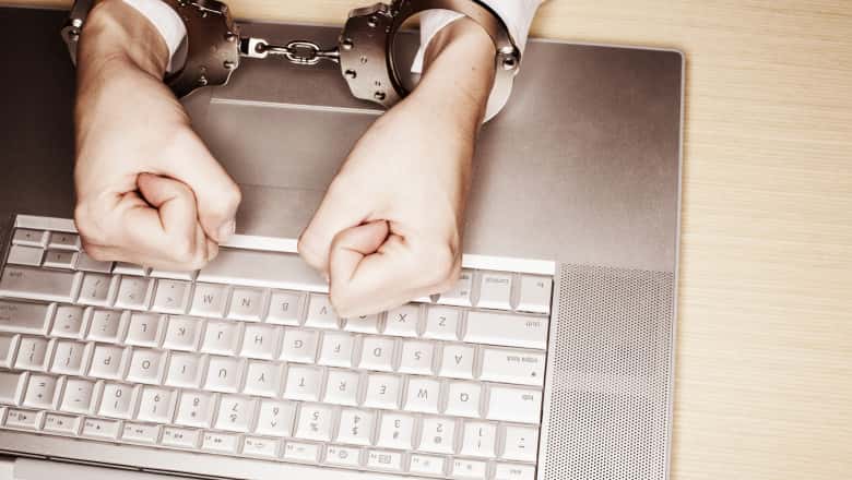 Arestat pentru pornografie infantilă. Printre victime, un bebeluș de până într-un an