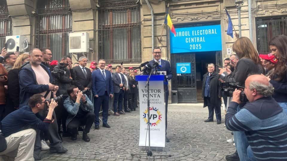 Victor Ponta şi-a depus dosarul de candidatură pentru alegerile prezidenţiale