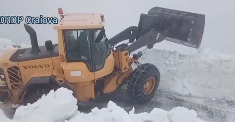 Drumarii au început deszăpezirea pe Transalpina