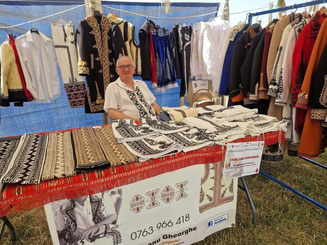 Meșter popular din județul Gorj, premiat în Grecia pentru arta costumelor tradiționale