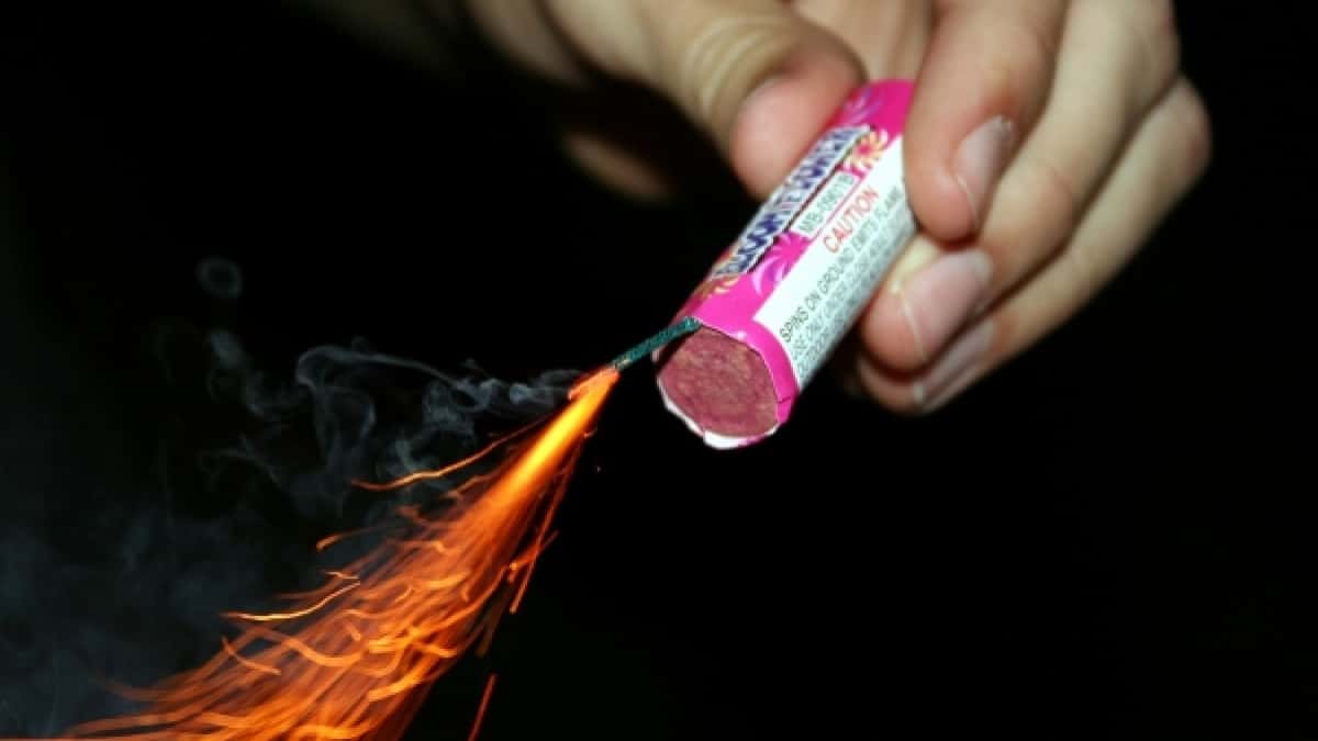 S-a terminat cu petardele la liber! Doar persoanele autorizate vor mai putea comercializa materiale pirotehnice