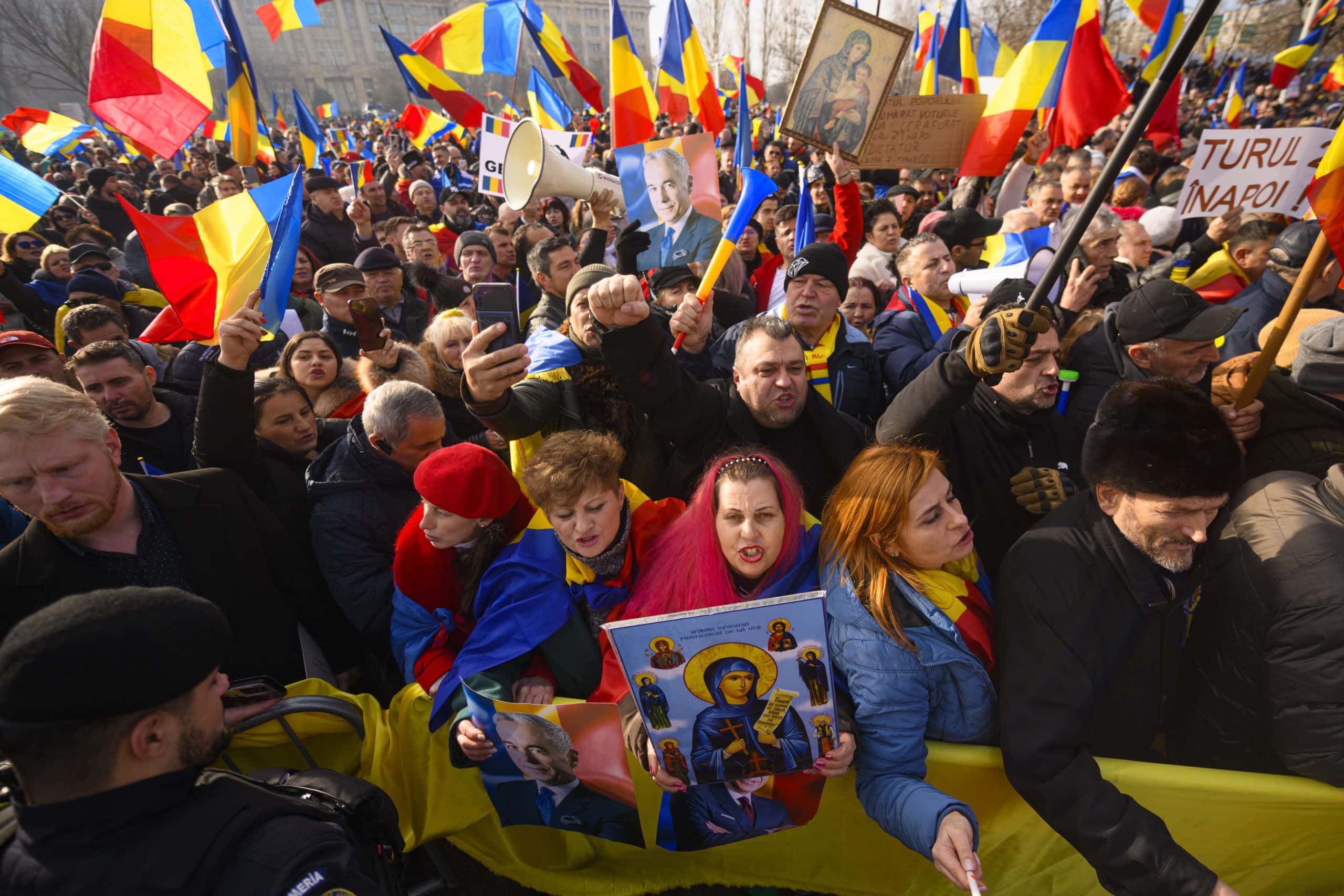 Protest în Piața Constituției în ziua învestirii lui Nicușor Dan