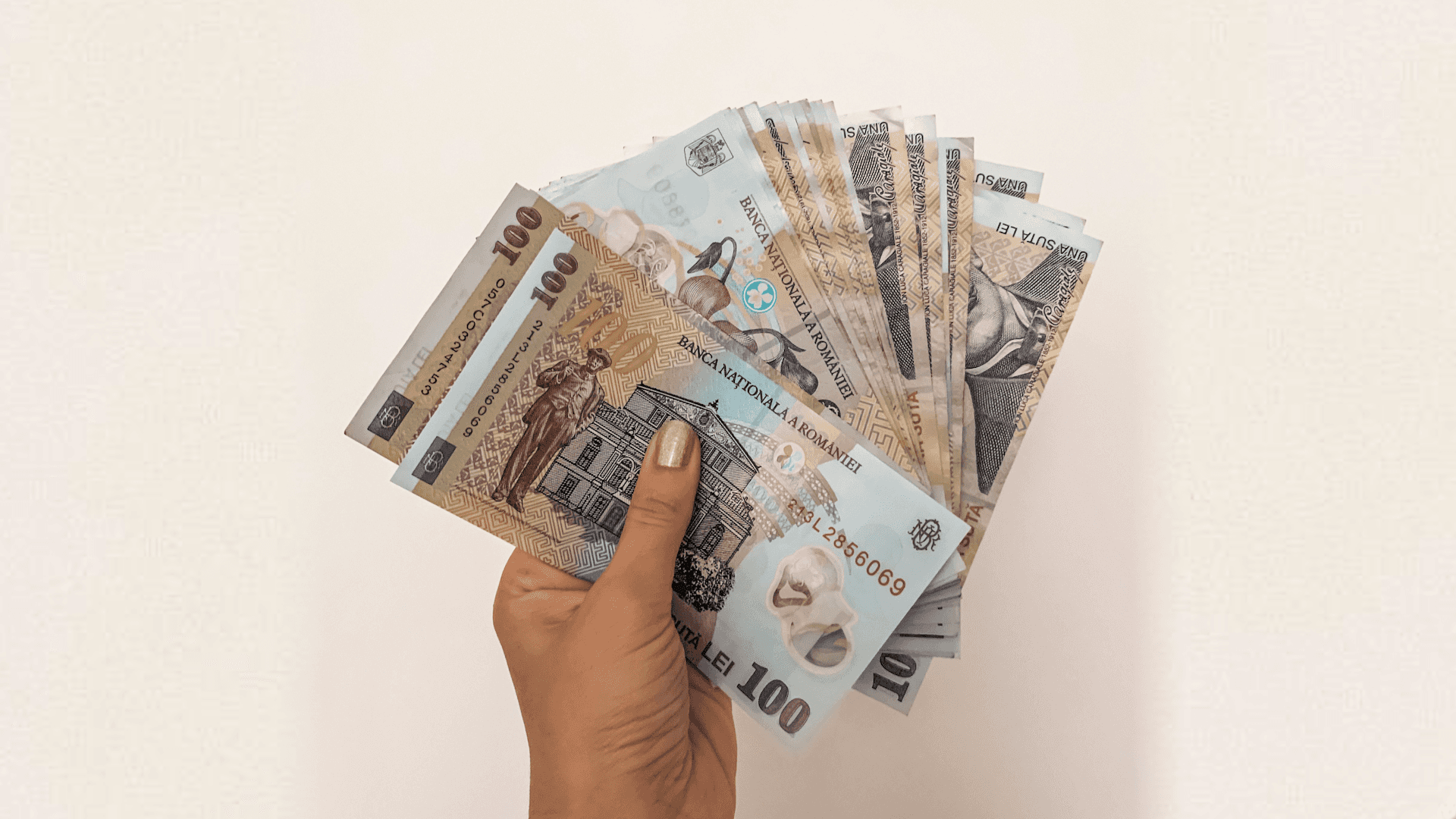 Angajatorii, obligați să comunice salariul înainte de interviu