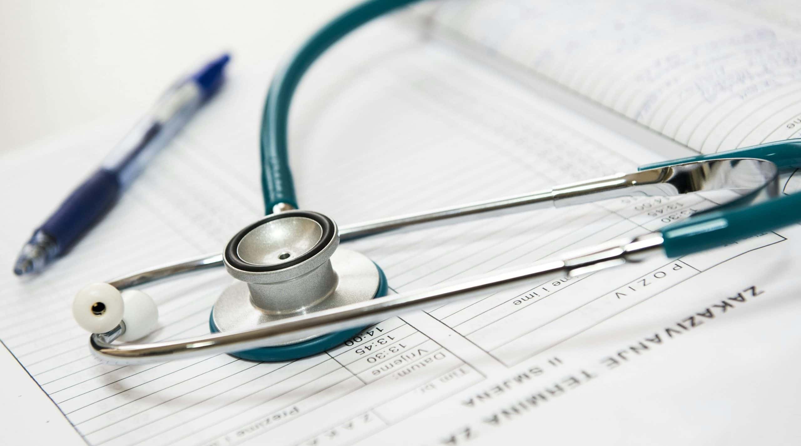 Reclamații online împotriva medicilor care trimit pacienți la privat