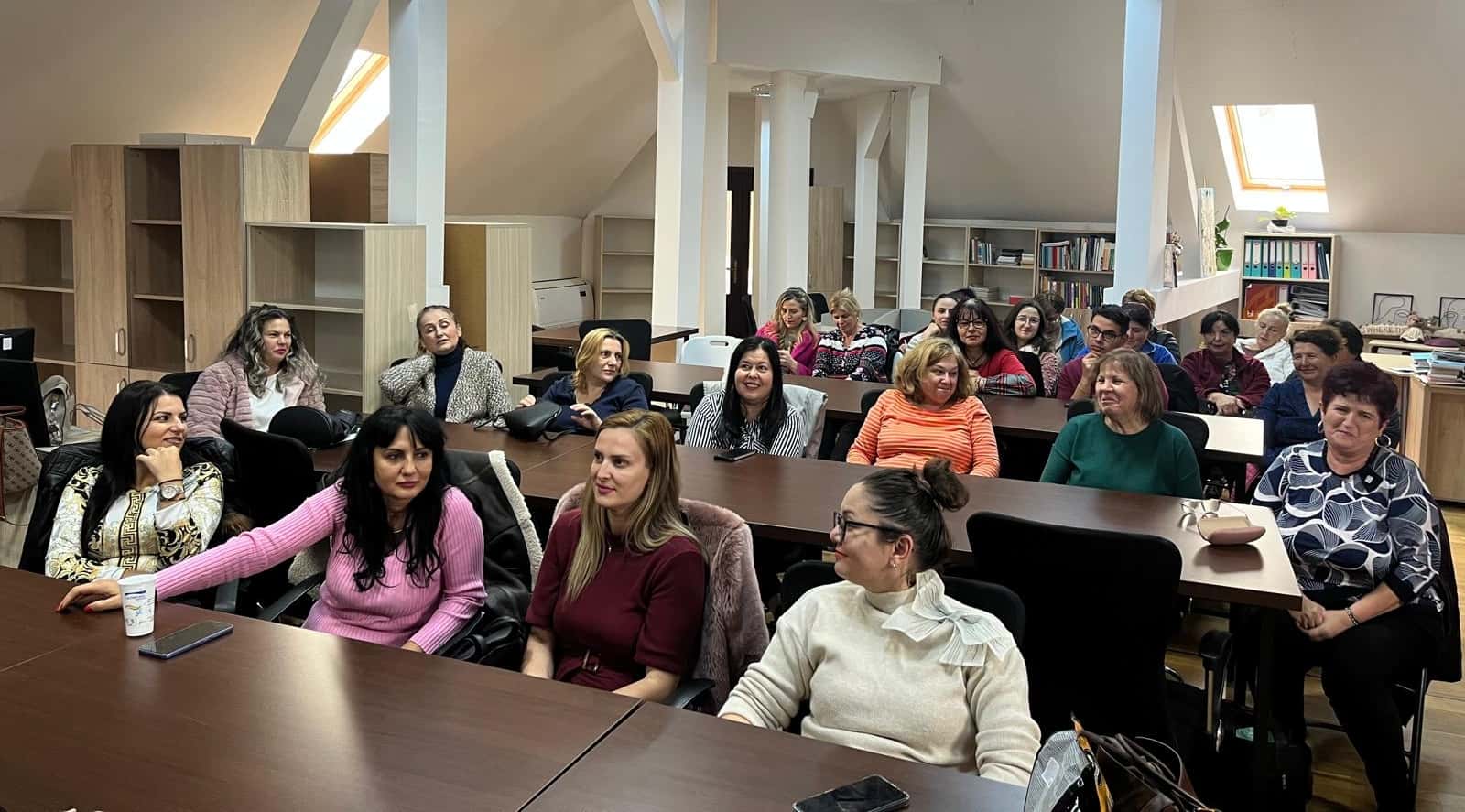 Atelier pentru asistenți sociali la Biblioteca Județeană „Christian Tell”