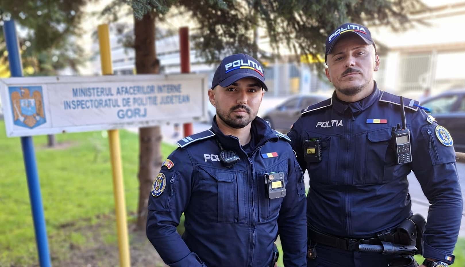 Andrei și Mihai, polițiștii care au salvat o viață din râul Jiu