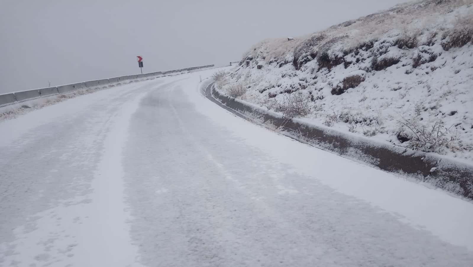 Antreprenorii de pe Transalpina vor să deszăpezească drumul pe cont propriu