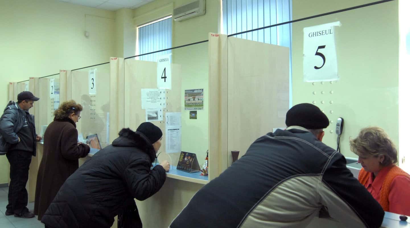Guvernul vrea amenzi pentru lipsa de respect față de funcționarii publici