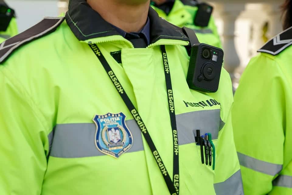 Poliția locală primește dreptul de a folosi camere portabile