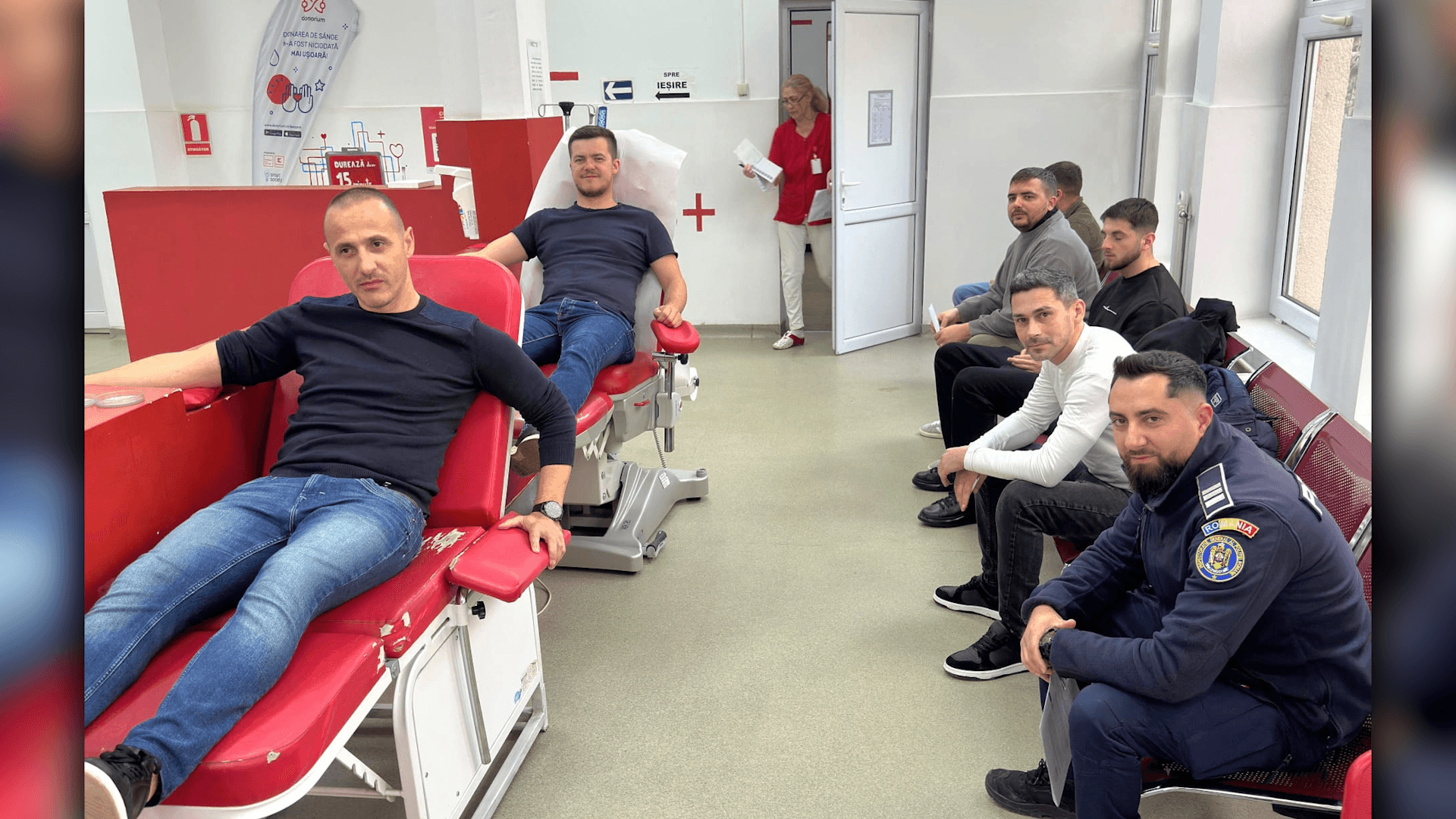 20 de polițiști din Novaci au donat sânge și au strâns bani pentru o familie