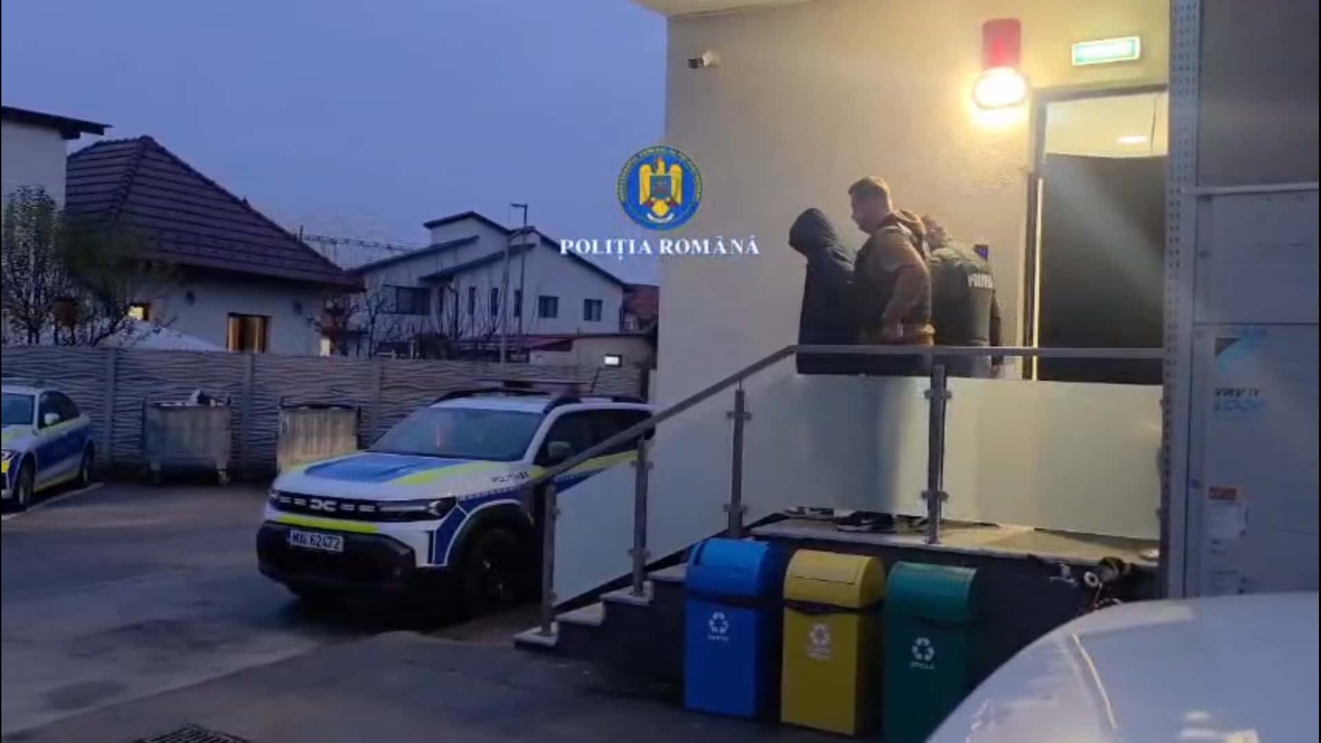 Minor de 17 ani reținut pentru distrugerea a 27 de mașini în Târgu Jiu