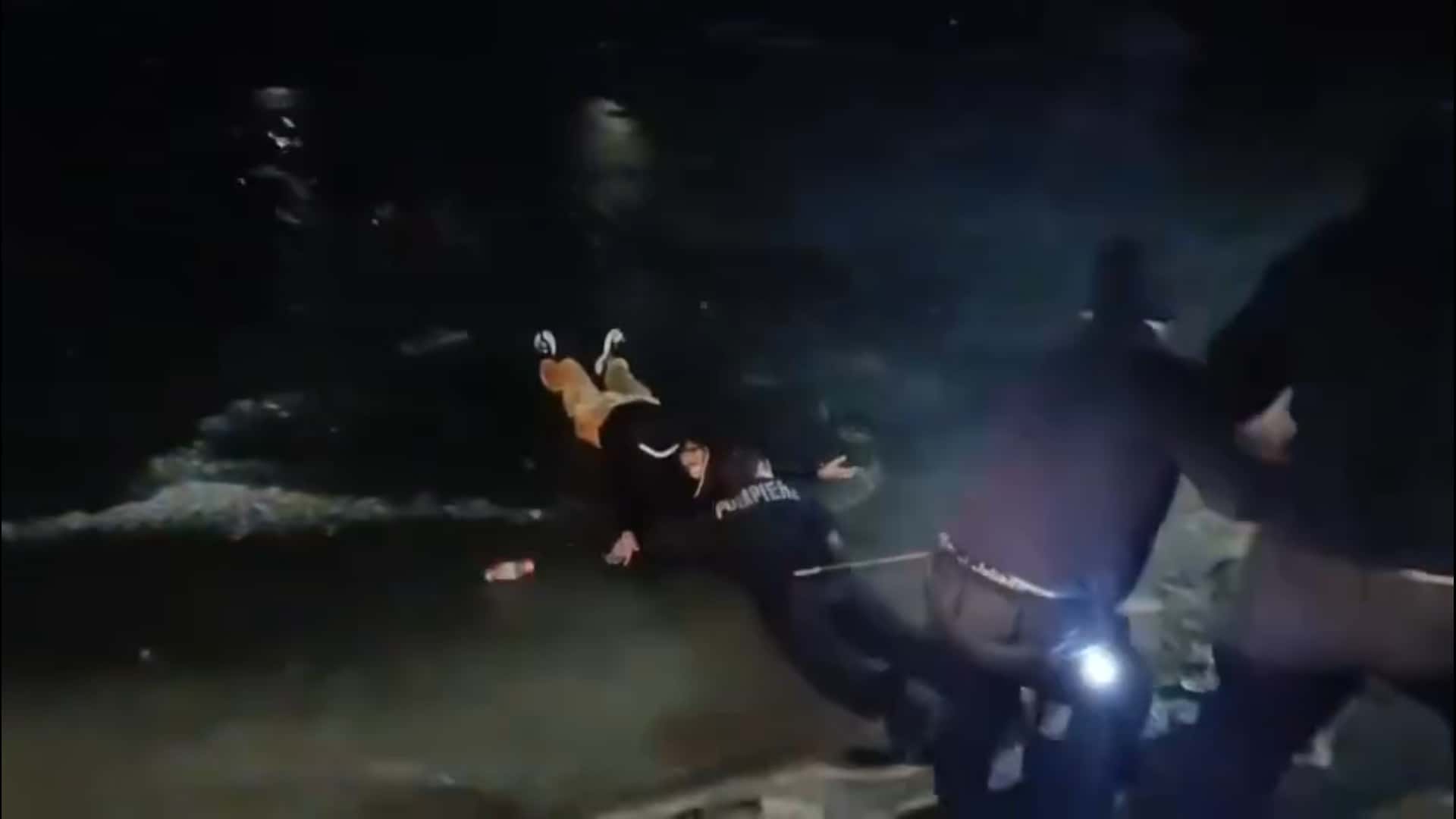 [Video] Bărbat salvat din râul Jiu