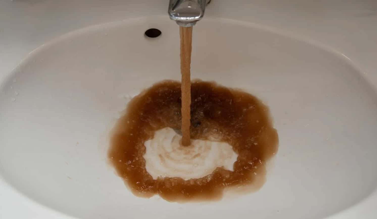 DSP Gorj avertizează asupra posibilei contaminări a apei potabile din Târgu Jiu