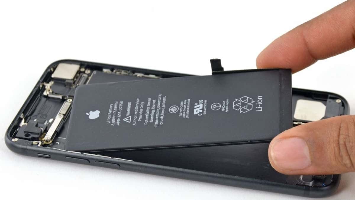 Uniunea Europeană a decis ca bateriile telefoanelor să fie ușor de înlocuit