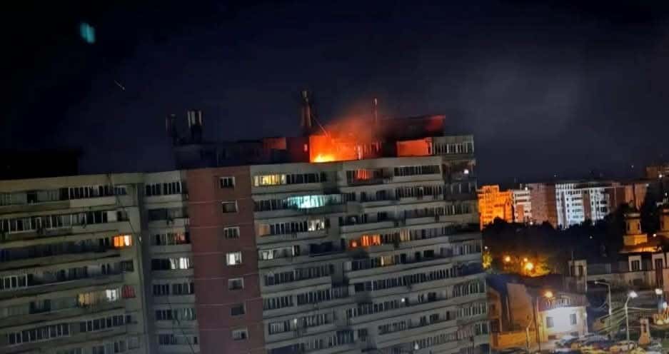 O dronă rusească s-a prăbușit pe un bloc din România