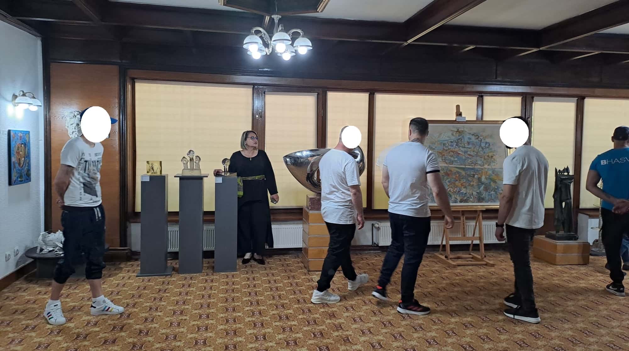 Vizită la Muzeul „Alexandru Ștefulescu” pentru 13 deținuți din Târgu Jiu