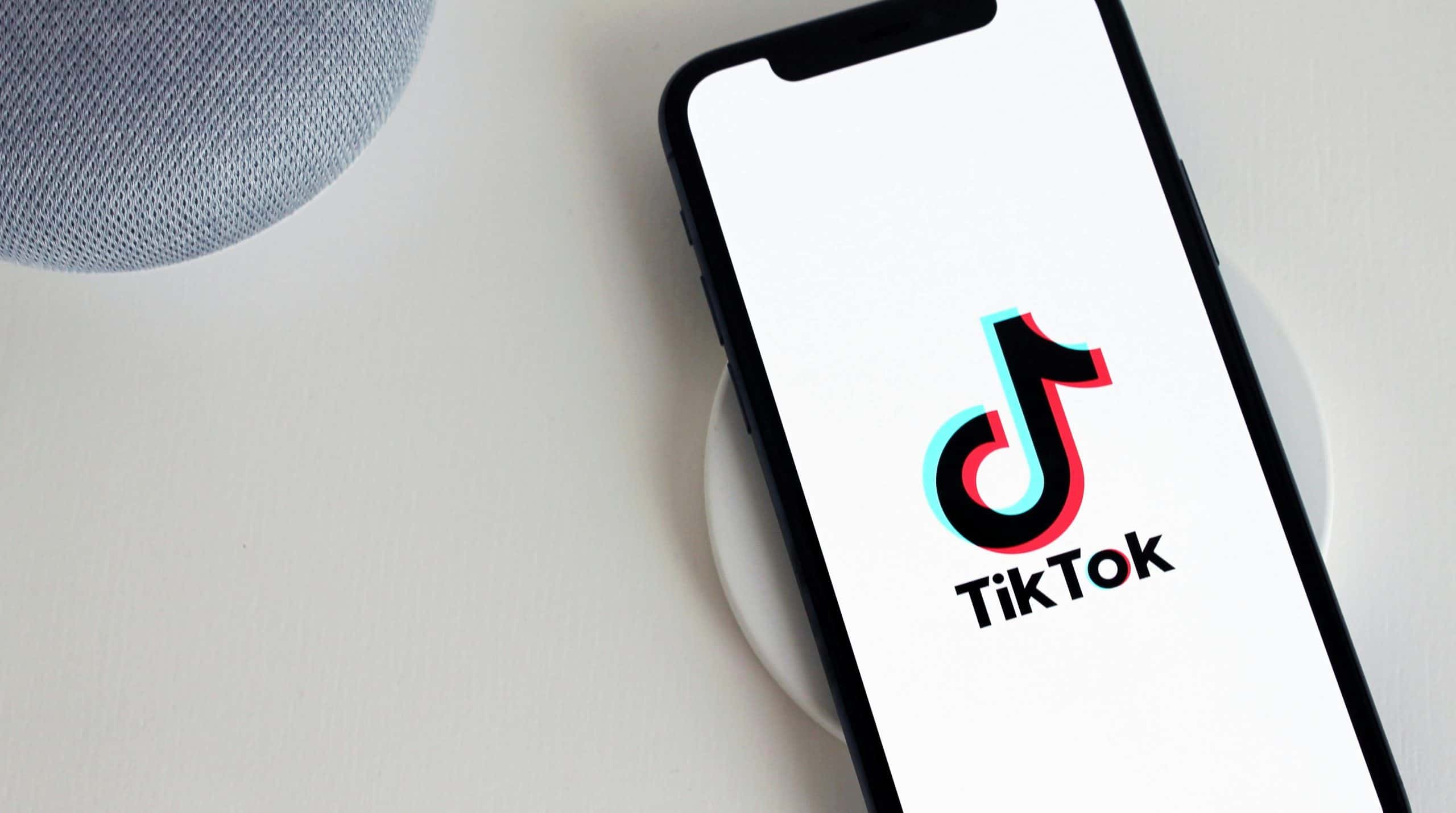 Raport: Dezinformarea pe TikTok este generată de doar 10 conturi