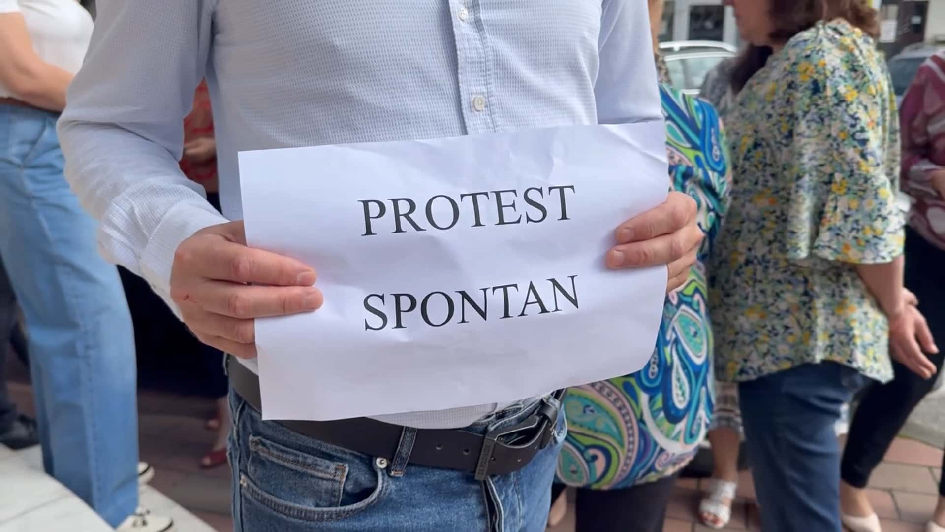 Protest la finanțe: 18.000 de persoane au întrerupt lucrul