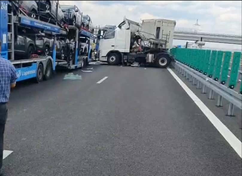 Accident pe DEx 12! Trei TIR-uri au fost implicate în evenimentul rutier