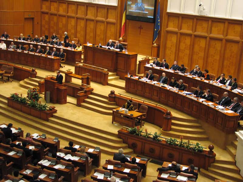 Deputații, obligați să vină la muncă fizic. Camera Deputaților a eliminat votul online